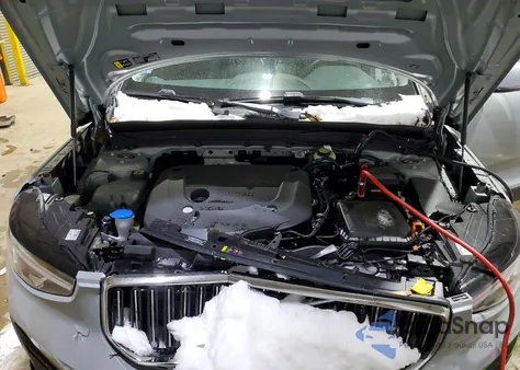 2025 Volvo Xc40 Core z USA, uszkodzony, nr VIN YV4L12UJ0S2551073